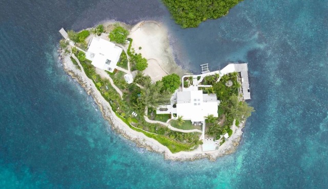 Luxurious Private Island off Harbour Island - Pool, Beach, Boats, Staff