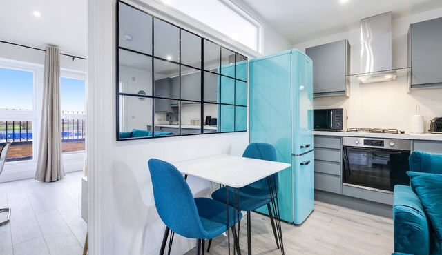 Luxury 1 & 2 bed Apartment free parking