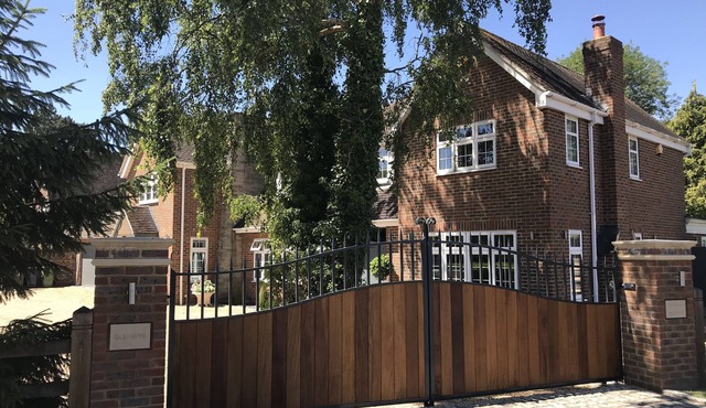 Luxury 1 Bedroom House with an Orangery kitchen and large lounge