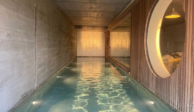 Luxury 112sqm Spa Apartment w Private Indoor Pool & Sauna in West London, Zone 2