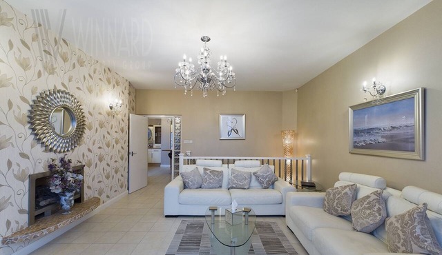 Luxury 2 Bed Apartment, Beach Front with Sea View