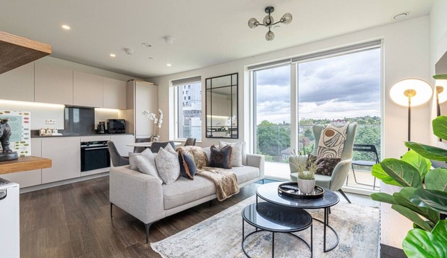 Luxury 2 bed apartment in the heart of Wembley, with great attractions nearby.