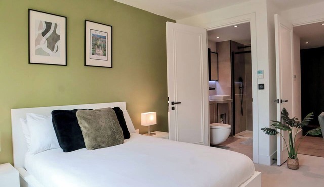 Luxury 2 Bed Apartment Vauxhall, Balcony, Sleeps 5, 10 mins to Central London