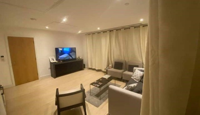 Luxury 2 Bedroom 2 Bathroom Apartment East Croydon