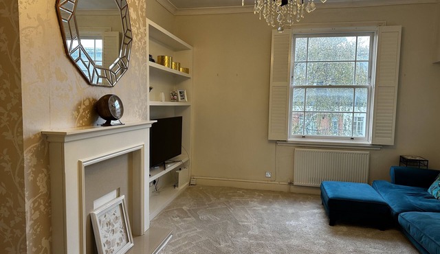 Luxury 2 bedroom and 1 bathroom apartment great location in London.