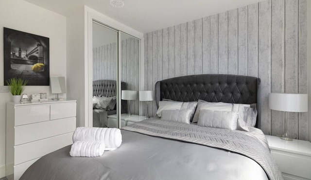 Luxury 2 bedroom apartment 5min from station