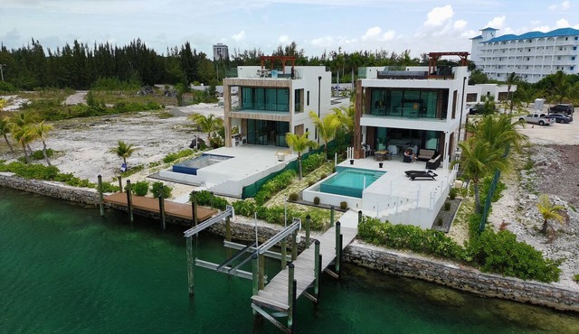 Luxury 2026 Waterfront Home w/Yacht Dock + Rooftop