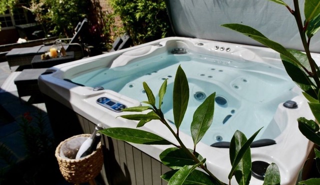 Luxury 3 Bed Manor House Hot Tub Cinema Room SkyTV