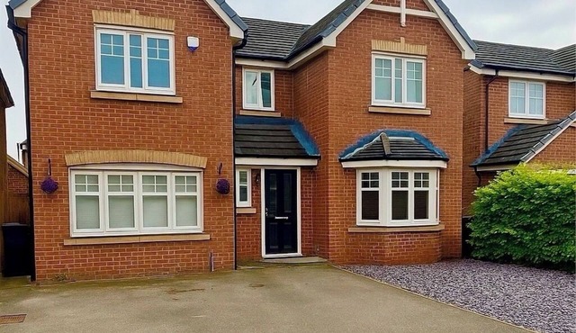 Luxury 3-Bed Retreat with 75 Inch TV, Gym, Sauna, Home Office, Xbox/Switch & BBQ
