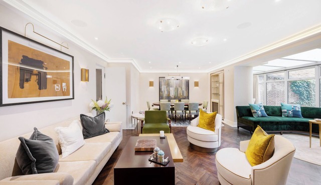 Luxury 3 bedrooms flat in Grosvenor square with aircon