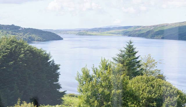 Luxury 4 Bdrm Seaview Cottage by the Fairy Pools
