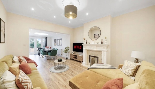 Luxury 4 Bed house in Wembley - Garden