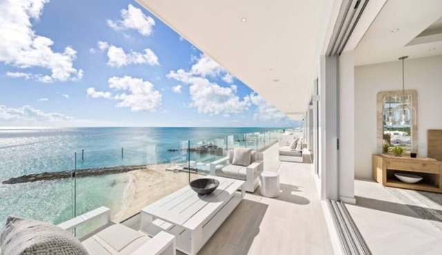 Luxury 4-bedroom Oceanfront Oasis