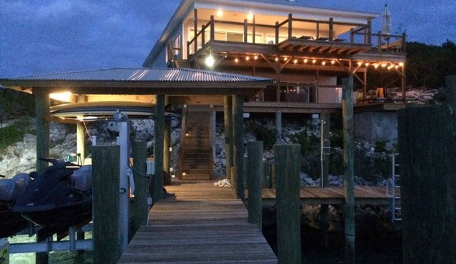 Luxury 5BR,4 Bath. Oceanfront Home with dock in Staniel Cay