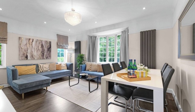 Luxury 5BR Home | Sleeps 12 | Free Parking