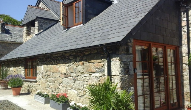 Luxury Barn Conversion -Ideal Location for both Coasts and Eden Project