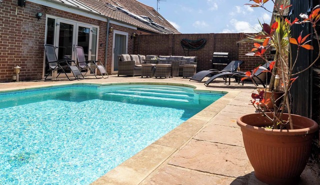 Luxury Barn w/Pool, Hot Tub & Sauna Escape