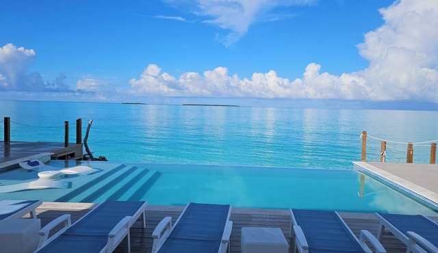 Luxury beachfront home, Heated private pool, Five King suites w/ensuite baths!