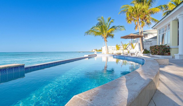 Luxury Beachfront Villa with private beach access & Pool, Mainhouse & Guesthouse