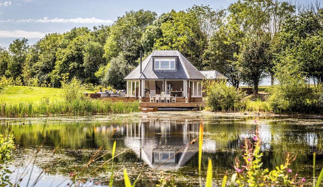 Luxury Boathouse situated on a private lake, with panoramic views and a hot tub.
