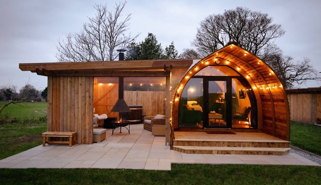 Luxury Cabin with Wood Fired Hot Tub