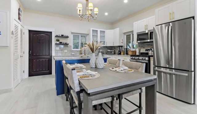 "Luxury Canal-Front Retreat in the Bahamas: Your Dream Getaway Awaits!"