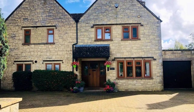 Luxury, Central, Bourton-on-the-Water sleeps 6-11*