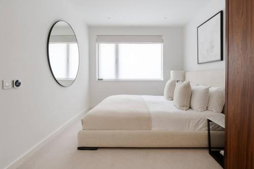 Luxury Central Mayfair Townhouse with AC 3BR 3BA
