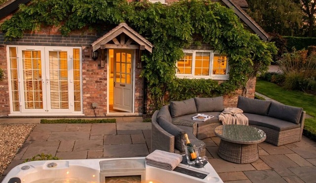 Luxury Cottage | Hot Tub | Alpacas | Near Knutsford