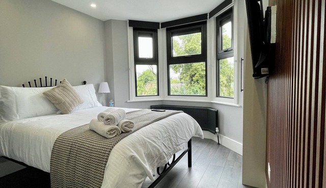 Luxury Double Room In Guest House | Vibrant London