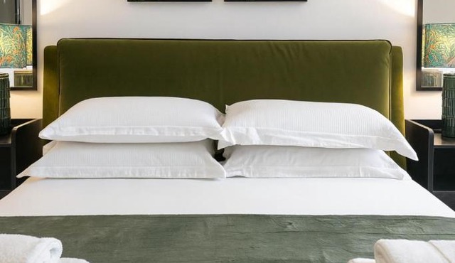 Luxury flat with FREE parking & easy tube access!