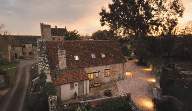 Luxury Gatehouse on Mathern Palace Estate - Hot Tub - 3 En-Suite Bedrooms