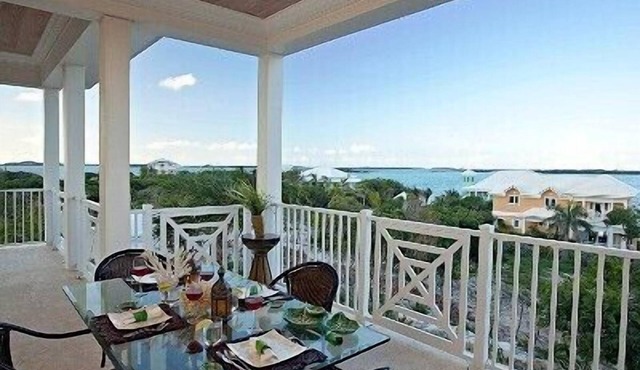 Luxury Home in Feb. Pt. with dip pool, spectacular ocean views, steps to beach