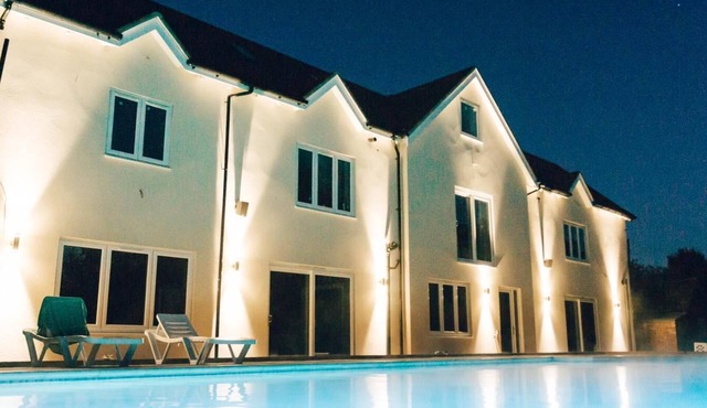 Luxury House with pool and hot tub. Rural private setting