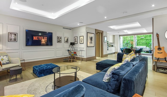 Luxury Interior Designed 3 Bedroom Apartment in Central London
