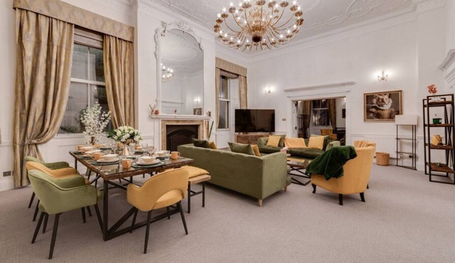 Luxury London 3-Bedroom Duplex with Pool Table