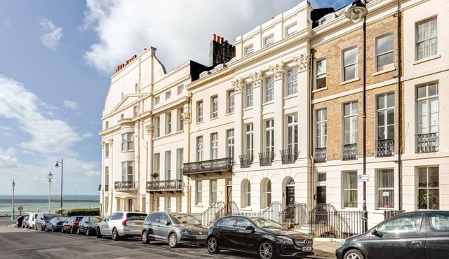 Luxury Mansion Townhouse with Private Cinema sleeping up to 18