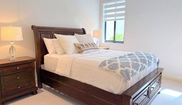 Luxury New - 1bd - Gated - Pool - Beach and Gym access - High Speed Internet