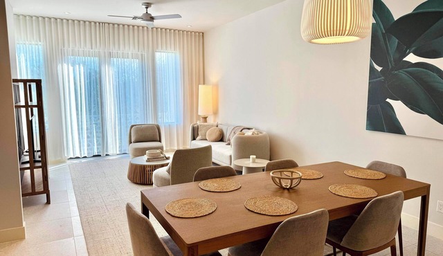 Luxury new build - 2bd+den - Gated - Pool, Gym and Beach access - Up to 6 people