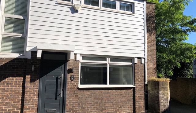 Luxury newly renovated 3-bedroom, 2-bathroom mews house in Hampstead London