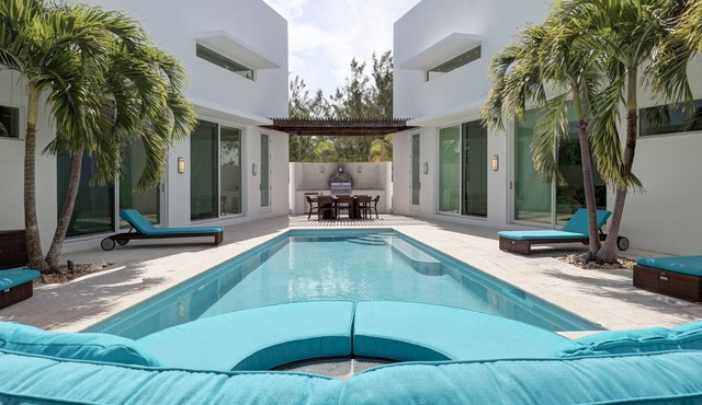 Luxury Ocean View Beach Villa with Private Pool Garden Courtyard in Great Exuma