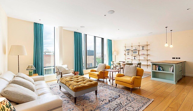 Luxury Penthouse Overlooking the Thames