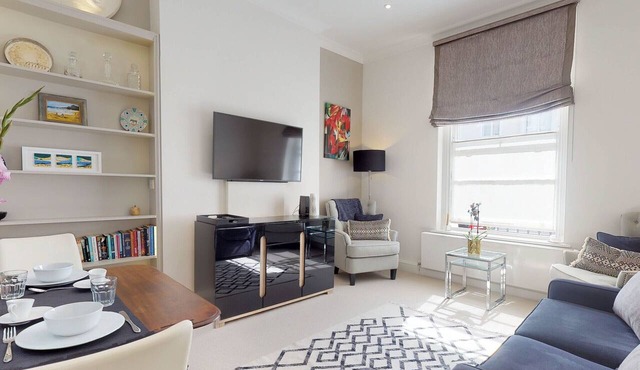 Luxury, Regency Style Apartment in Westminster