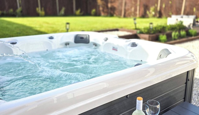 Luxury Sea View Retreat with Hot Tub – Sleeps 8