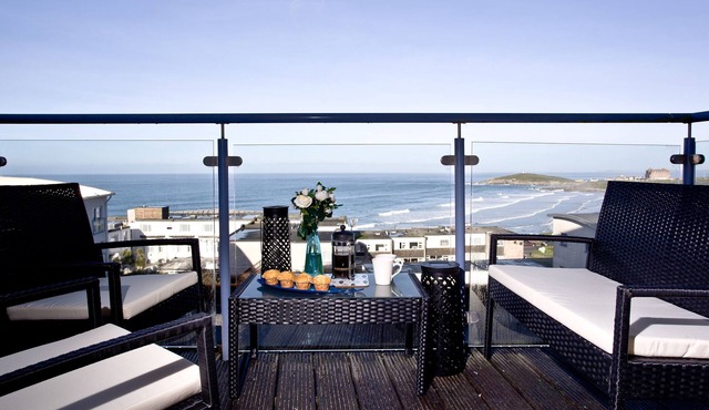 Luxury self catering accommodation overlooking Fistral Beach.