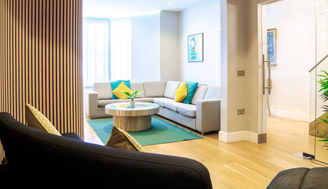 Luxury Self Catering House with Hot Tub short walk to beaches and town