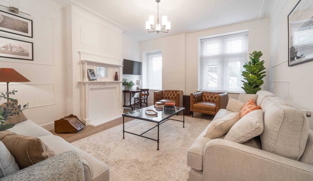Luxury Two-Bed Hoylake Apartment