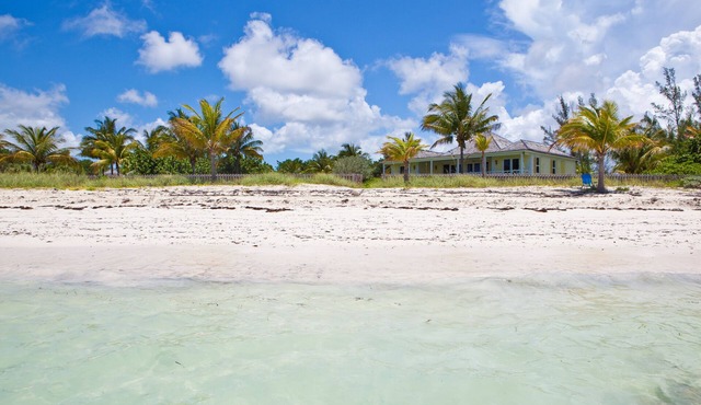 Luxury Villa Right on the Beach!