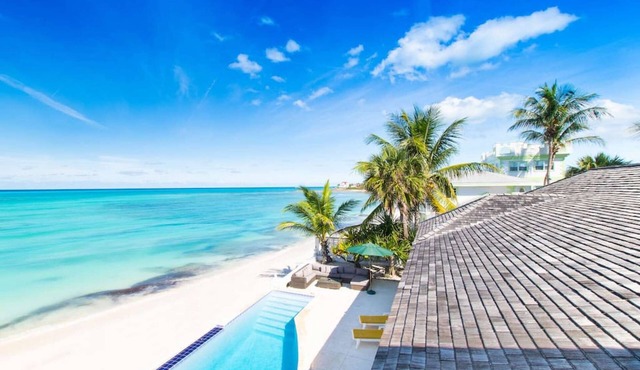 Luxury Waterfront Villa La Mouette with infinity Pool