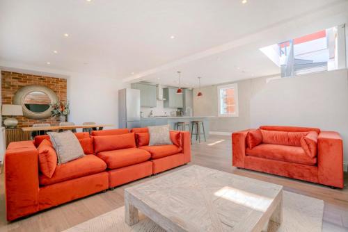 Luxury Wimbledon Townhouse with Roof Terrace & Parking
